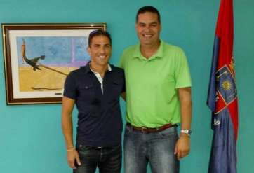 Doroteo Martínez (i) junto al concejal de Deportes del Ayuntamiento de Telde, el nacionalista Diego Ojeda (d) (Foto TA)