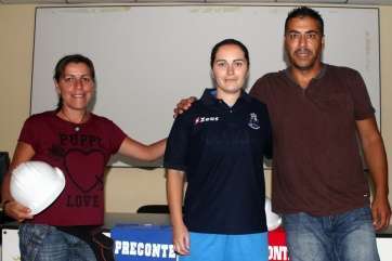 Imagen de Muni en el centro junto a compañeros (Foto TA)