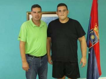 El concejal Diego Ojeda recibe a Fafi Martín (Foto TA)