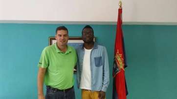 El concejal Diego Ojeda junto al atleta Luis Dyangani (Foto TA)