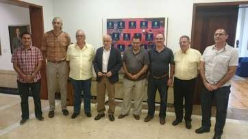 Momento del encuentro con el presidente del Cabildo (Foto TA)