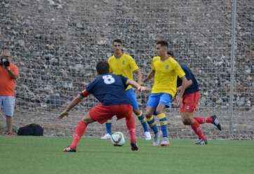 Imagen del partido del pasado domingo ante el filial amarillo en la capital grancanaria (Foto Acfi Press)