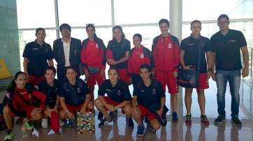 El equipo, en el aeropuerto (Foto TA)