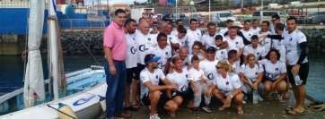 El concejal de Deportes de Telde, el primero por la izquierda, con la tripulación del Tomás Morales (Foto TA)