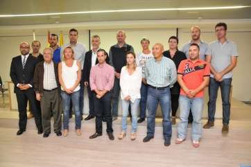 El nacionalista Diego Ojeda con el consejero Ángel Víctor Torres y el resto de responsables de Deportes de la Isla (Foto TA)