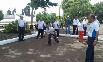 Miembros del Club El Avestruz, disputando una competición en las canchas del parque de San Juan (Foto TA)