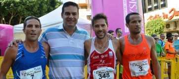 Los tres primeros clasificados con el concejal de Deportes, Diego Ojeda (Foto TA)