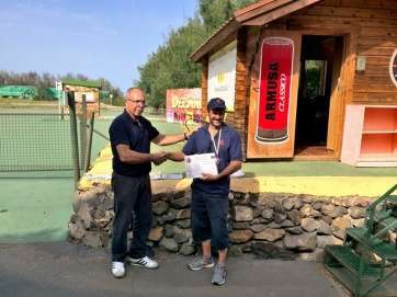 Un momento de la entrega de trofeos (Foto TA)