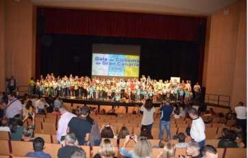 Foto de familia de los premiados (Foto TA)