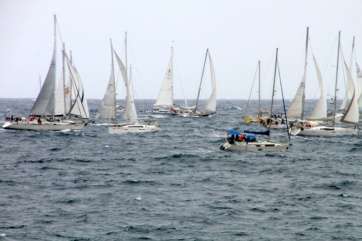Estampa de la regata en el momento de la partida (Foto Jesús Ruiz Mesa)