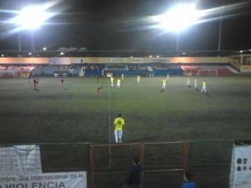 El partido se jugó esta noche en el Pablo Hernández (Foto TA)