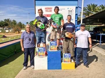 Podio de la primera competición del año en automodelismo en Narea (Foto TA)