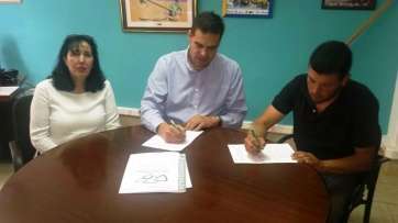 Diego Ojeda, durante la firma del convenio (Foto TA)