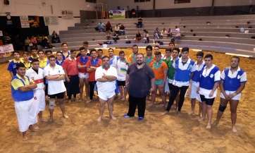 En la foto, los preseleccionados cadetes, con los dos entrenadores (Foto TA)