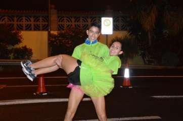 Feliz pareja que participó en la prueba, en un momento de la carrera (Foto TA)