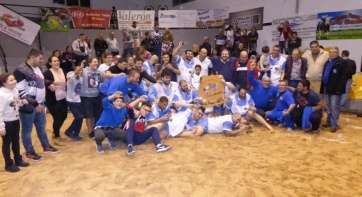 El club capitalino celebra el triunfo cosechado anoche en el terrero de Las Huesas (Foto infonortedigital.com)