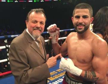 El púgil teldense, después de la pelea (Foto TA)