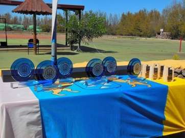 Trofeos preparados para entrega en el día del tirador Beretta (Foto TA)