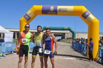 Los tres primeros de la categoría masculina (Foto TA)