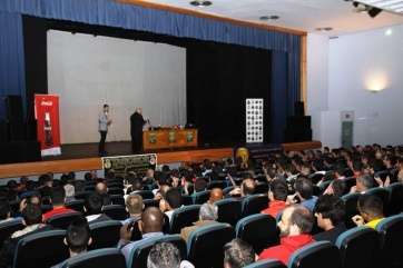 Vista del público asistente a la charla (Foto TA)