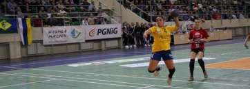 Mela Falcón, en un momento del partido de ida jugado en Polonia (Foto TA)