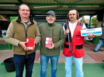 Antonio Rodríguez, Ángel Saboya y Tasio Sánchez, ganadores de la prueba en la modalidad de hélices (Foto TA)