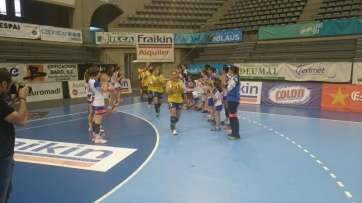 El Granollers le hizo el pasillo a las campeonas de la Challenge Cup (Foto TA)