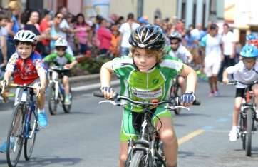 Imagen de archivo de una prueba de ciclismo base por las calles de San Juan (Foto TA)