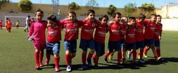 El júbilo, la deportividad y el compañerismo impregnaron ayer el campo de fútbol El Calero (Foto TA)