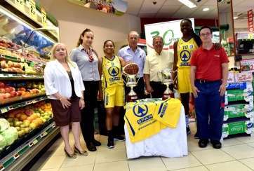 Firma del patrocinio de Spar con el CB Islas Canarias (Foto TA)