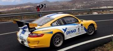 El piloto Enrique Cruz, ganador de la pasada edición, a los mandos de su Porsche 911 GT3 (Foto TA)