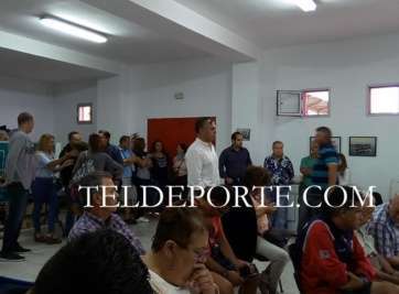 Momento de la asamblea de anoche en la sede del club en El Hornillo (Foto Teldeporte.com)