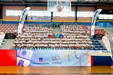 Foto de familia con Dragan Vukovic (Foto TA)