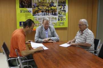 Firma del contrato de patrocinio (Foto TA)