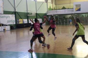 La cubana Lisandra Lusson, en plena acción (Foto TA)