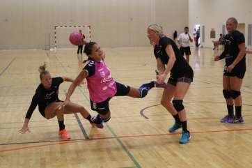 La jugadora del Rocasa Almudena Rodríguez, durante un partido de pretemporada (Foto TA)