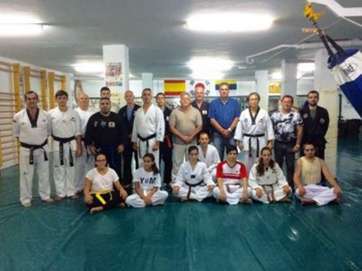 Visita al gimnasio del maestro Bang (Foto TA)
