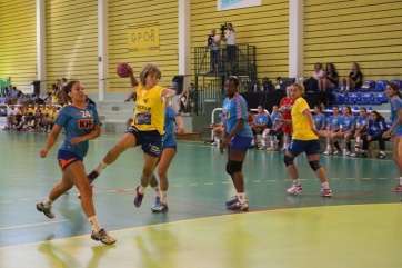 María Lujan, en un lance del partido de pretemporada que enfrentó al Rocasa y al KH7 Granollers (Foto TA)