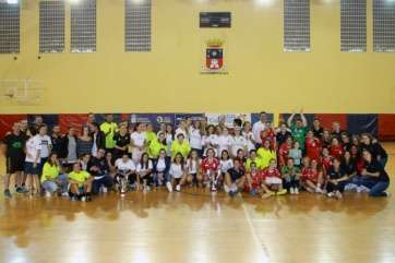 Foto de familia de los equipos participantes (Foto Futbolsalalaspalmas)