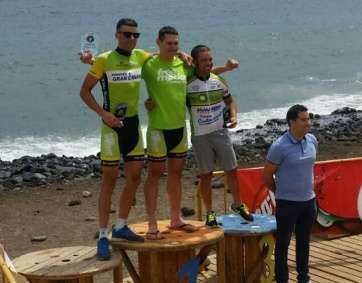 Podio de la categoría Máster 30 (Foto TA)