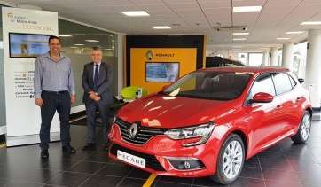 Diego Ojeda y Pedro Segura, en Renault Motor Arisa (Foto TA)