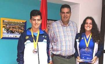 Ojeda, con los hermanos Patricia y Alejandro Amador (Foto TA)