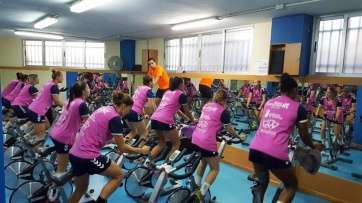 Jugadoras del Rocasa, entrenando en el polideportivo (Foto TA)