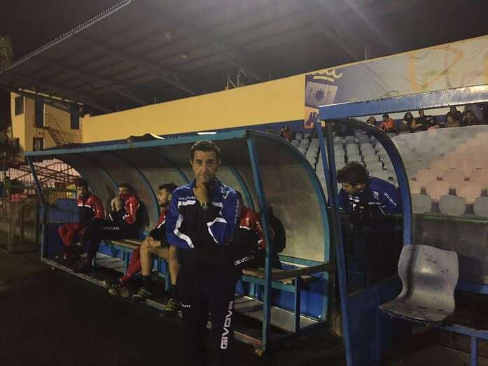 Pablo Torres, entrenador de la UD Telde, en el partido del pasado viernes ante Panadería Pulido San Mateo (Foto UD Telde)