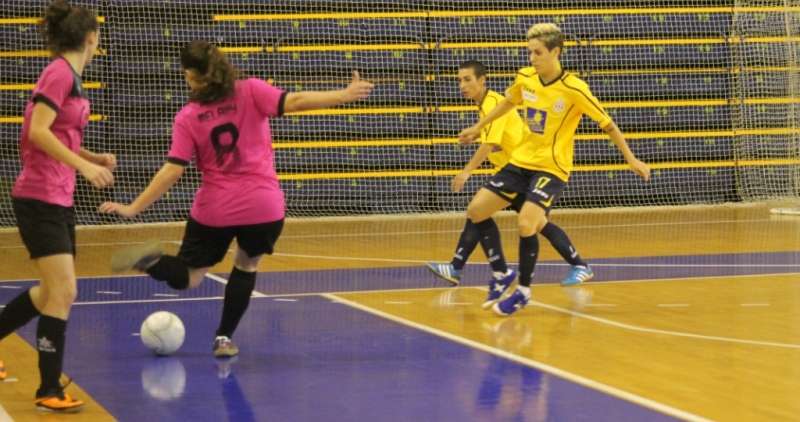 Momento del partido de este domingo en el CID (Foto TA)