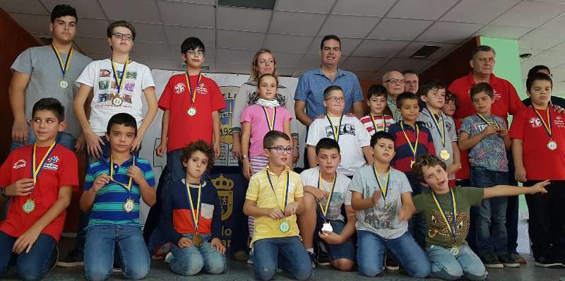 Grupo de ganadores del torneo (Foto TA)