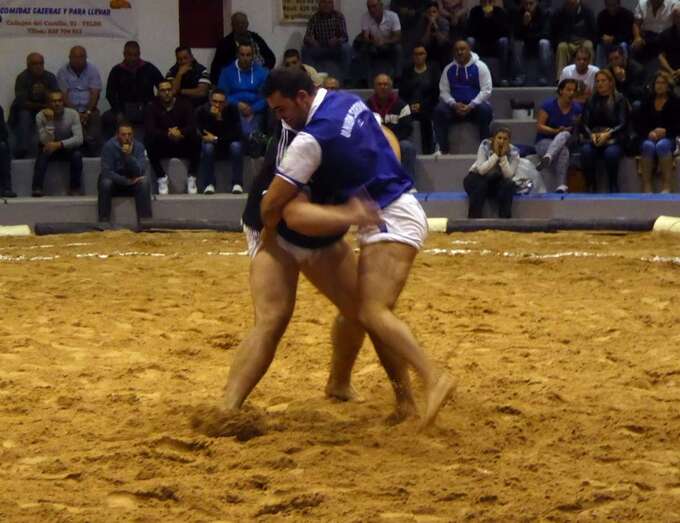 Imagen de archivo de una luchada entre ambos equipos (Foto TA)