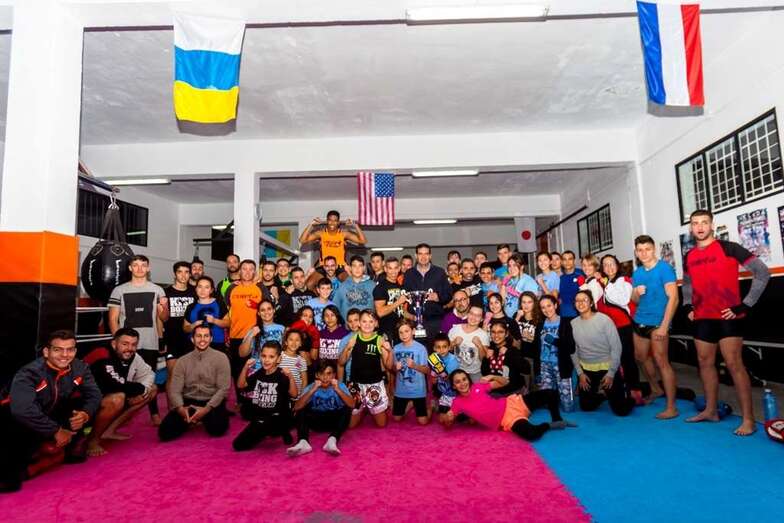 El concejal acudió a las instalaciones del Club Kick Boxing Coleta