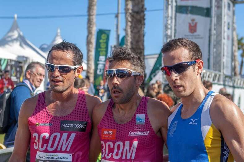 Saúl Castro, primero por la izquierda, segundo en la carretera de 10 kilómetros (Foto TA)