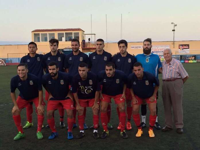 Emilio Esteban, primero por la izquierda superior (Foto TA)